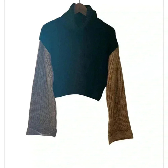 Black & Tan Turtle Neck Cropped Sweater, size Medium - Picture 4 of 8